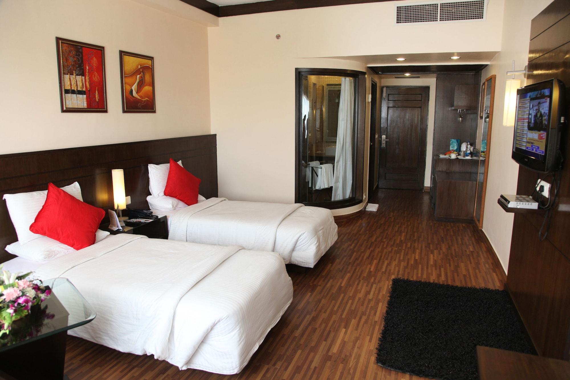 Hotel Pal Heights Μπουμπάνεσβαρ Εξωτερικό φωτογραφία