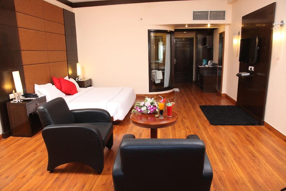 Hotel Pal Heights Μπουμπάνεσβαρ Εξωτερικό φωτογραφία