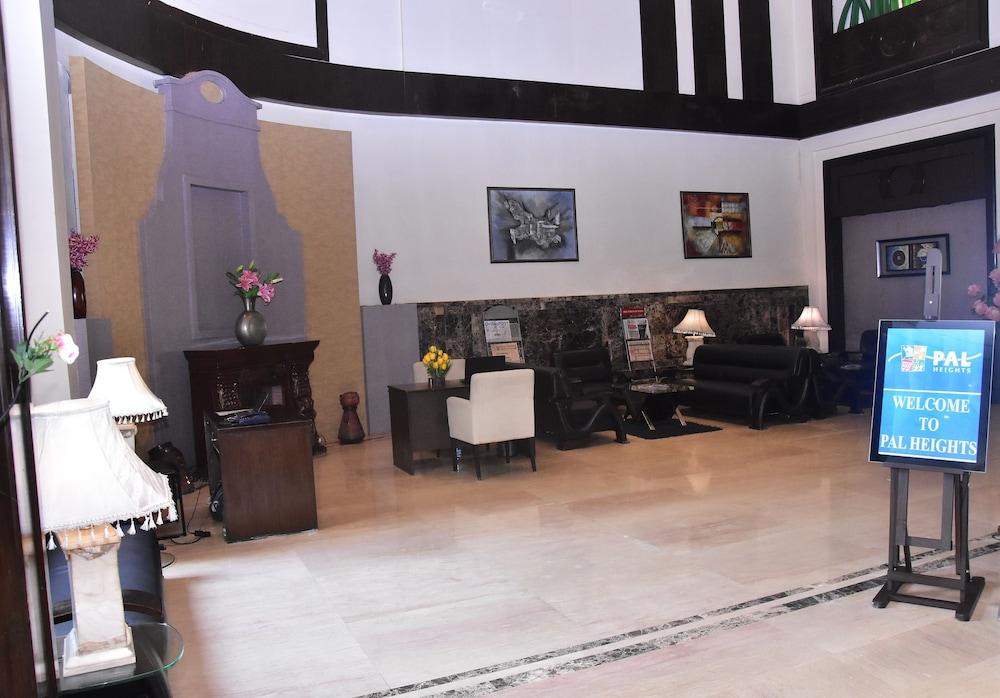 Hotel Pal Heights Μπουμπάνεσβαρ Εξωτερικό φωτογραφία