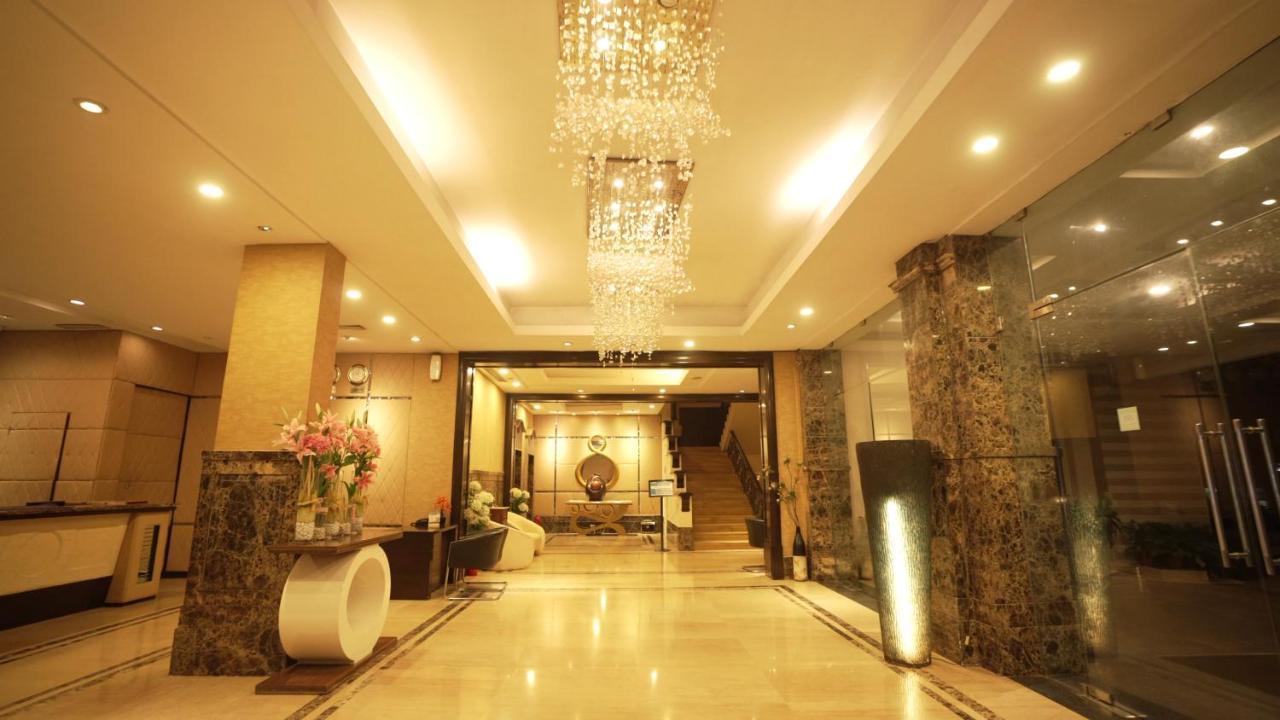 Hotel Pal Heights Μπουμπάνεσβαρ Εξωτερικό φωτογραφία