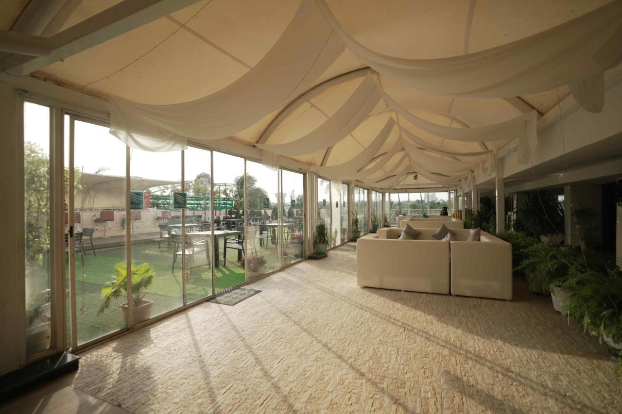 Hotel Pal Heights Μπουμπάνεσβαρ Εξωτερικό φωτογραφία