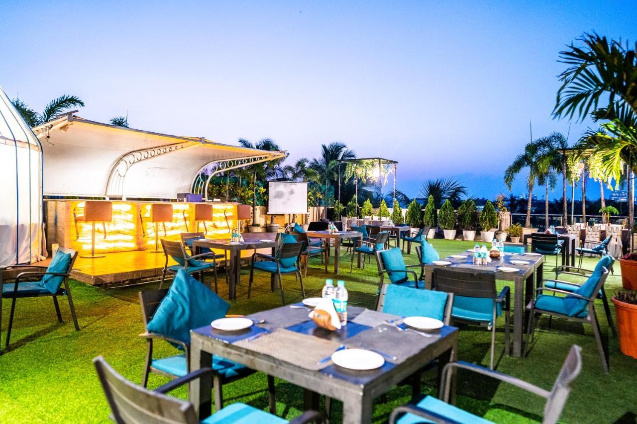 Hotel Pal Heights Μπουμπάνεσβαρ Εξωτερικό φωτογραφία