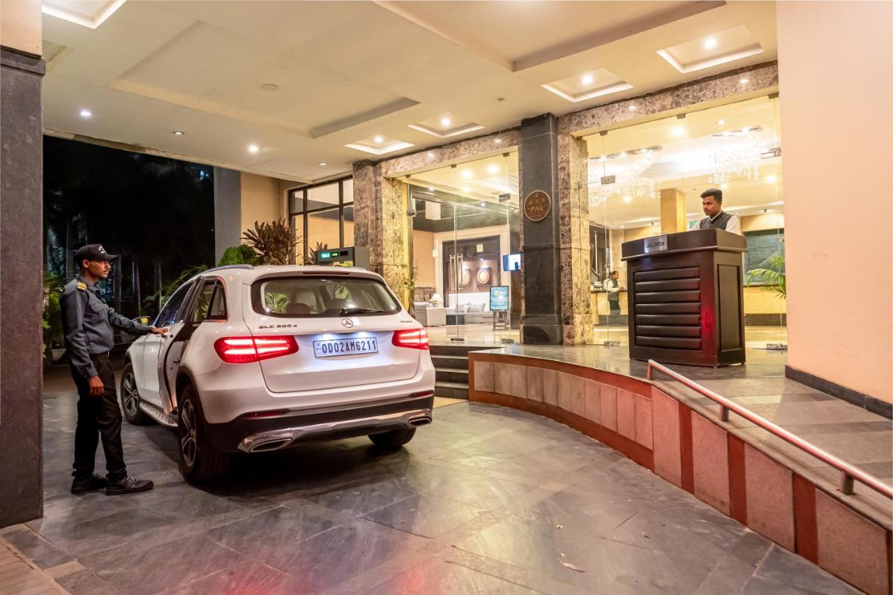 Hotel Pal Heights Μπουμπάνεσβαρ Εξωτερικό φωτογραφία