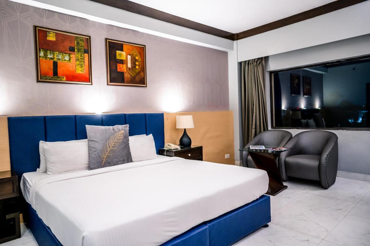 Hotel Pal Heights Μπουμπάνεσβαρ Εξωτερικό φωτογραφία