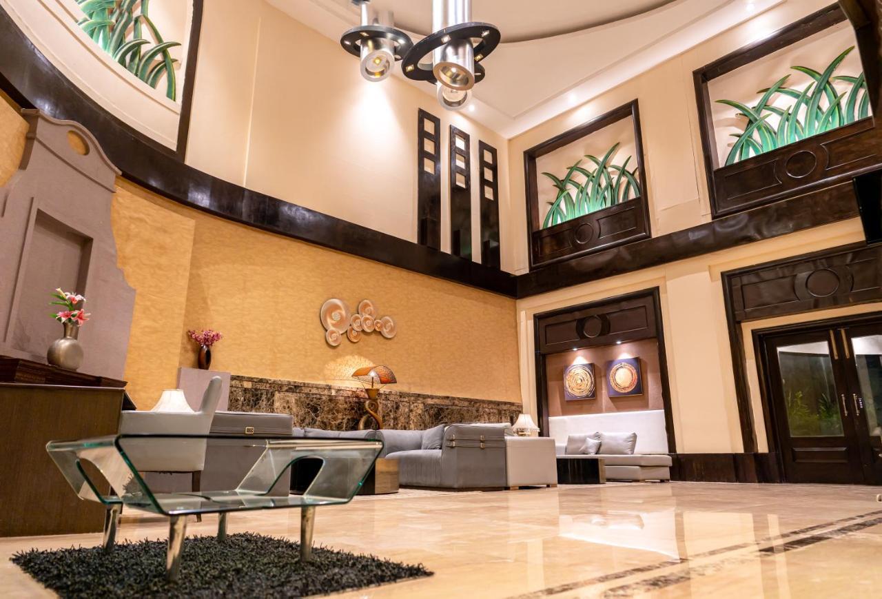 Hotel Pal Heights Μπουμπάνεσβαρ Εξωτερικό φωτογραφία