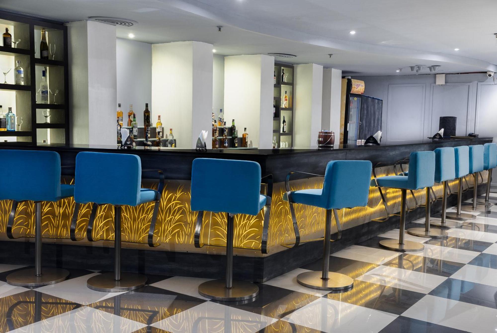 Hotel Pal Heights Μπουμπάνεσβαρ Εξωτερικό φωτογραφία