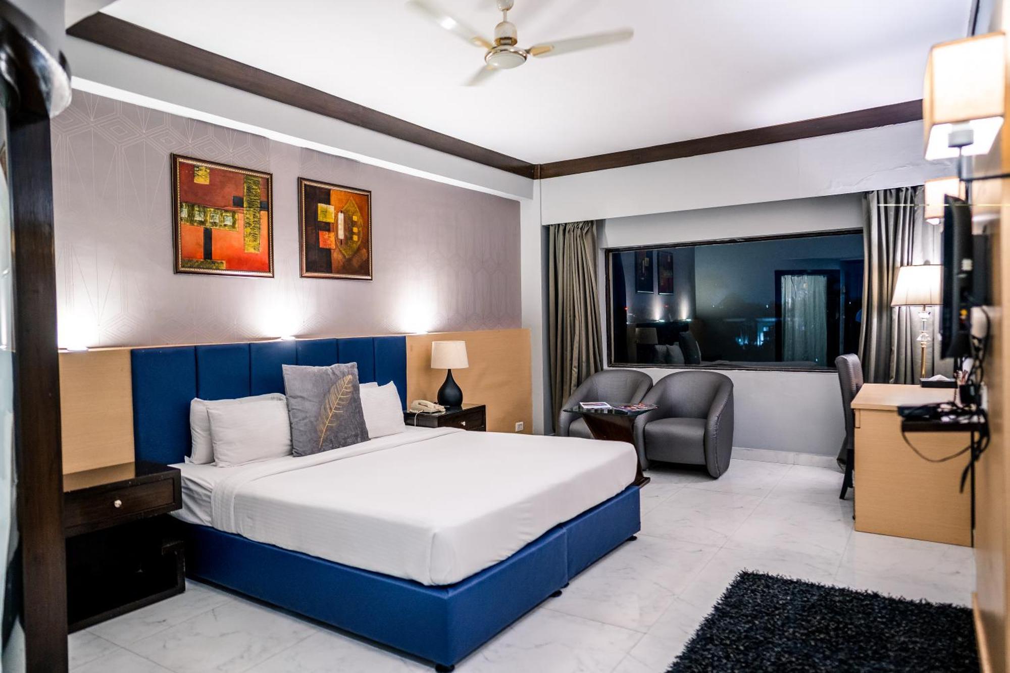 Hotel Pal Heights Μπουμπάνεσβαρ Εξωτερικό φωτογραφία