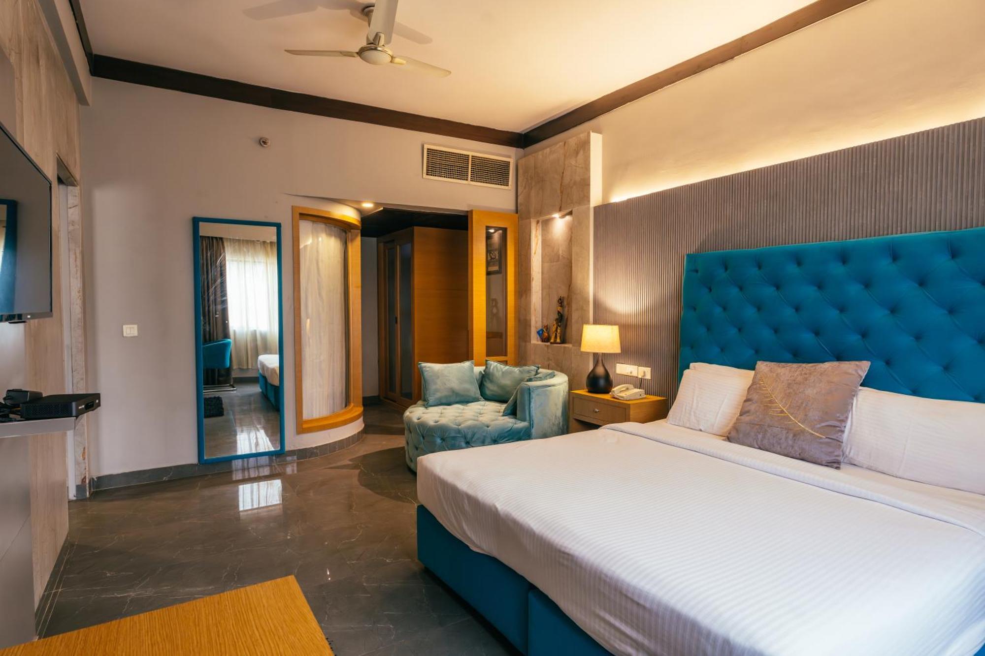 Hotel Pal Heights Μπουμπάνεσβαρ Εξωτερικό φωτογραφία
