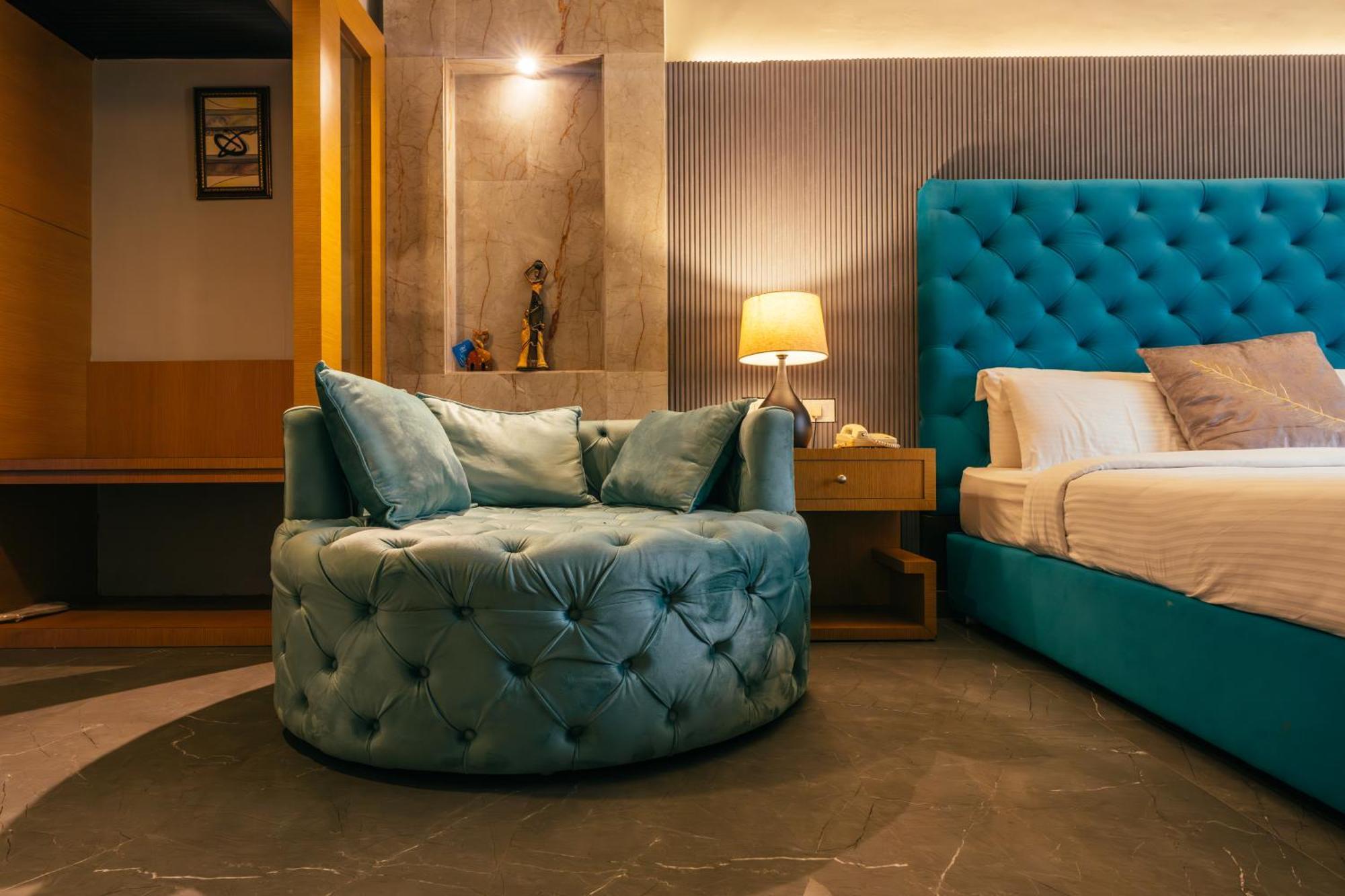 Hotel Pal Heights Μπουμπάνεσβαρ Εξωτερικό φωτογραφία
