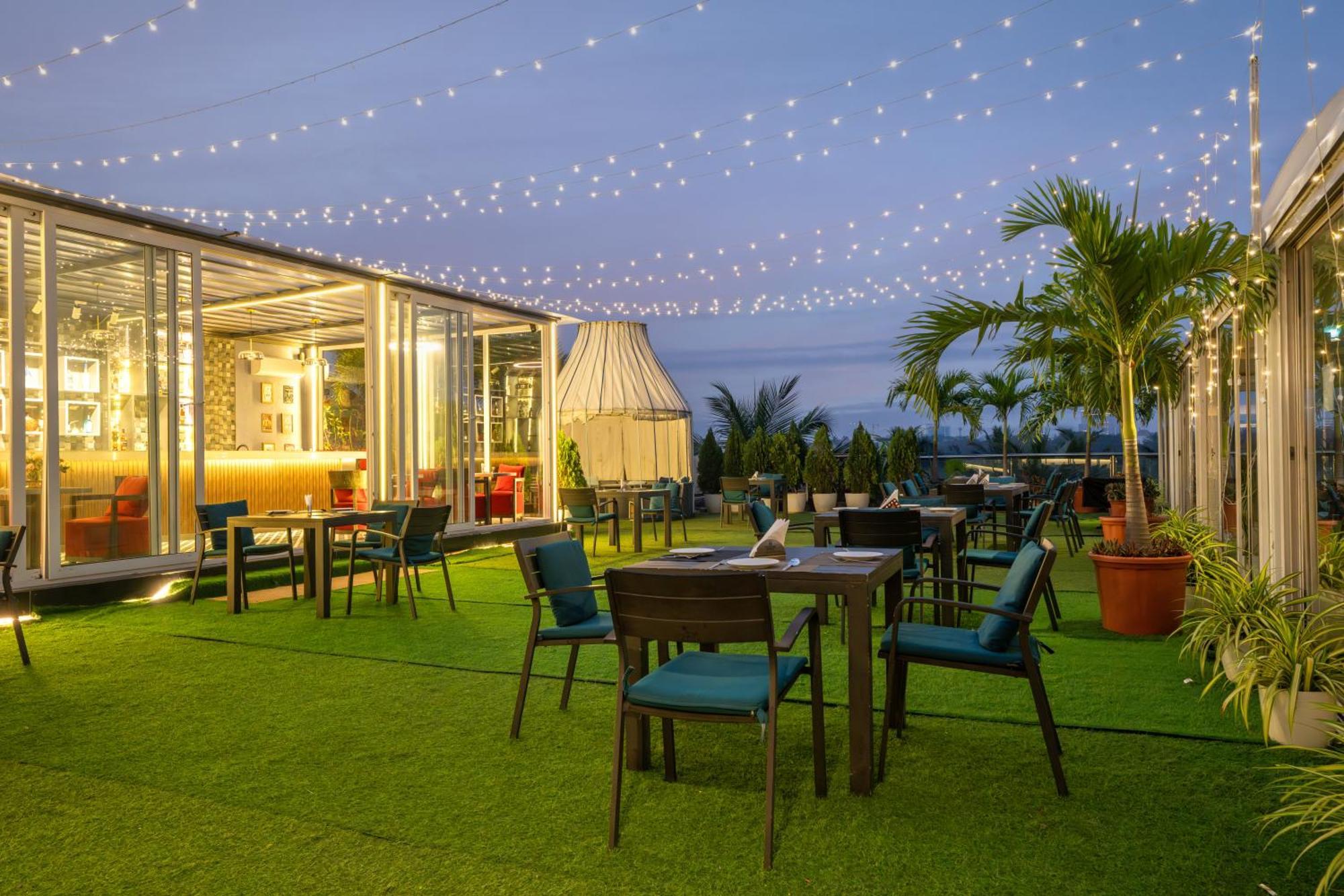 Hotel Pal Heights Μπουμπάνεσβαρ Εξωτερικό φωτογραφία