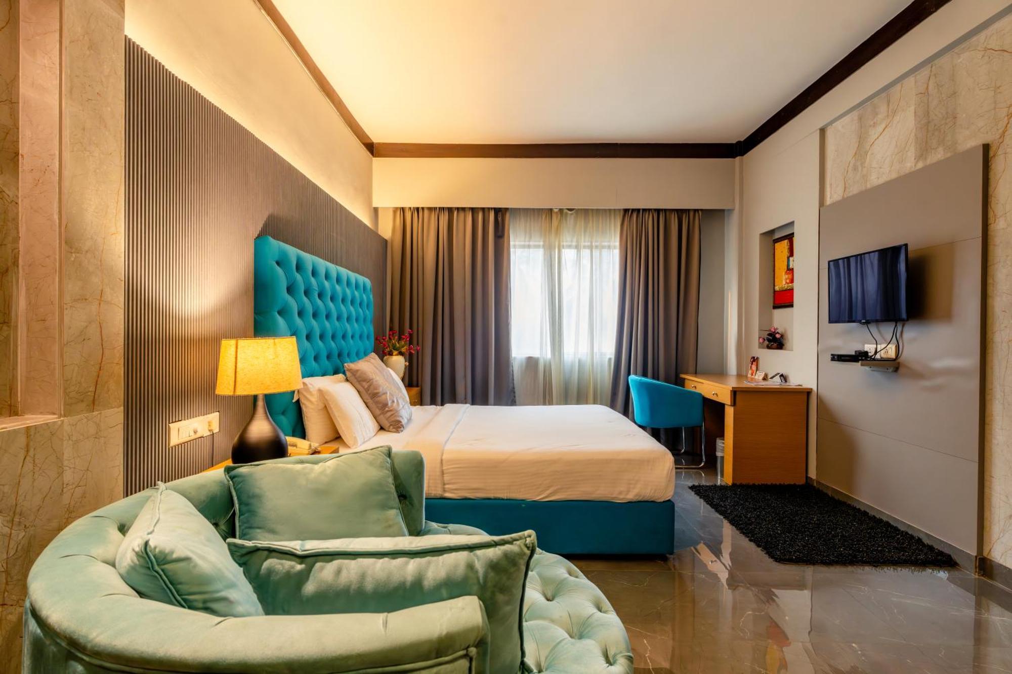 Hotel Pal Heights Μπουμπάνεσβαρ Εξωτερικό φωτογραφία