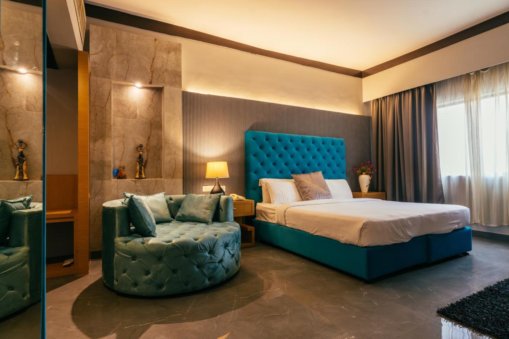 Hotel Pal Heights Μπουμπάνεσβαρ Εξωτερικό φωτογραφία