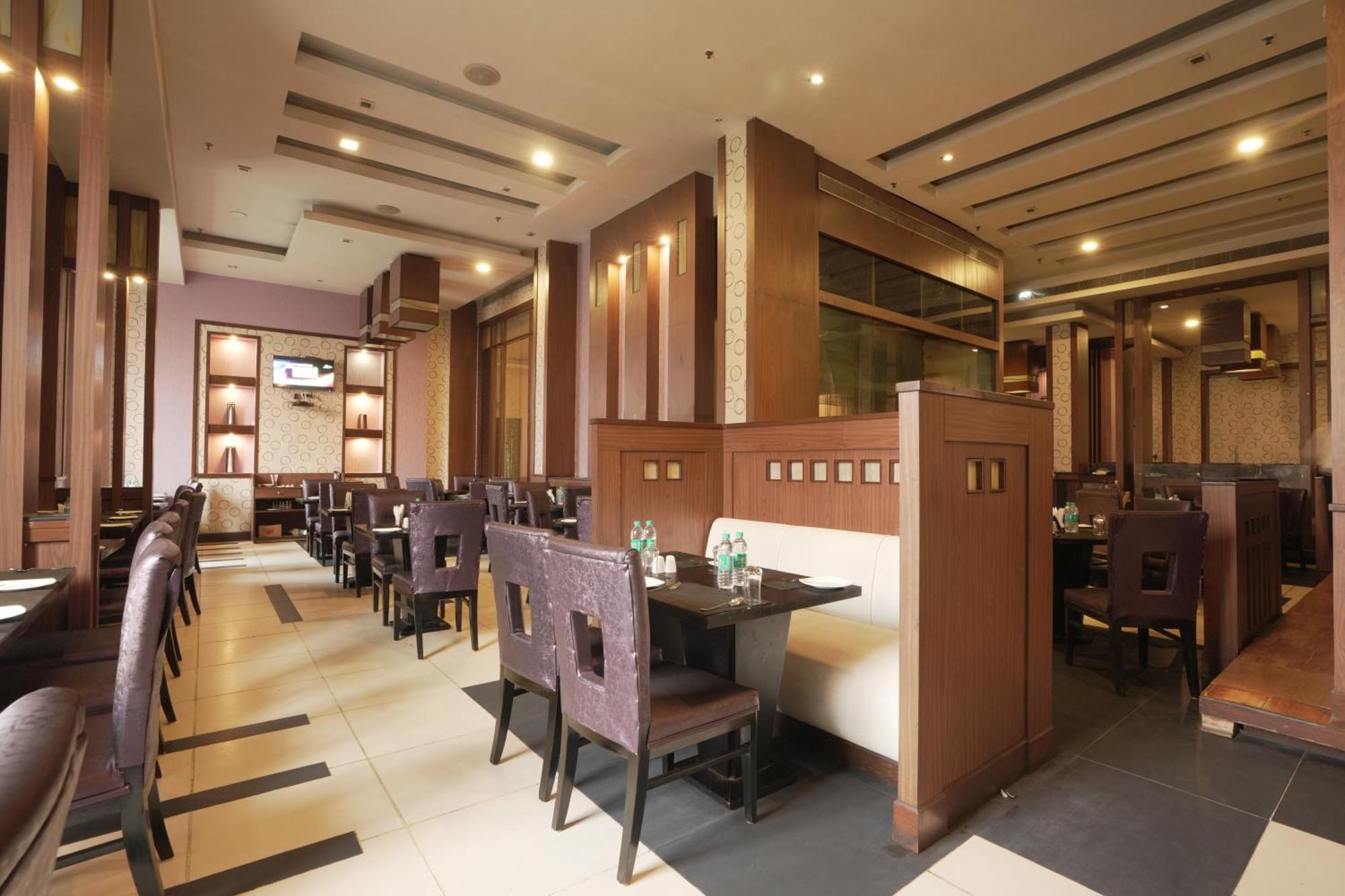 Hotel Pal Heights Μπουμπάνεσβαρ Εξωτερικό φωτογραφία