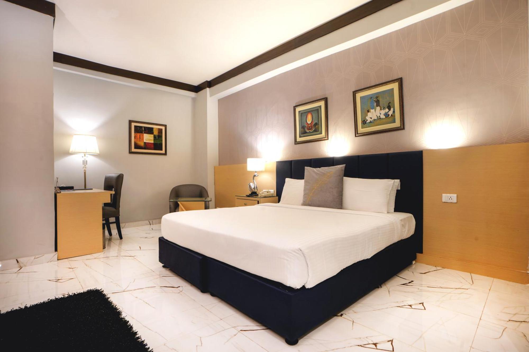 Hotel Pal Heights Μπουμπάνεσβαρ Εξωτερικό φωτογραφία