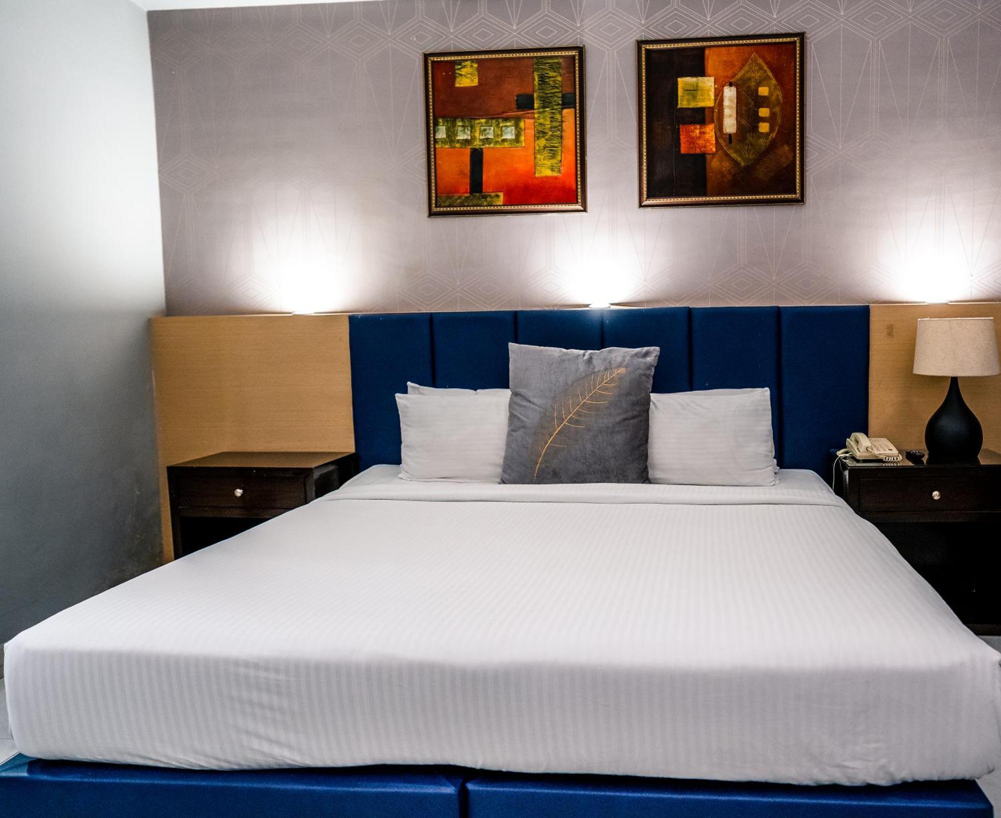 Hotel Pal Heights Μπουμπάνεσβαρ Εξωτερικό φωτογραφία